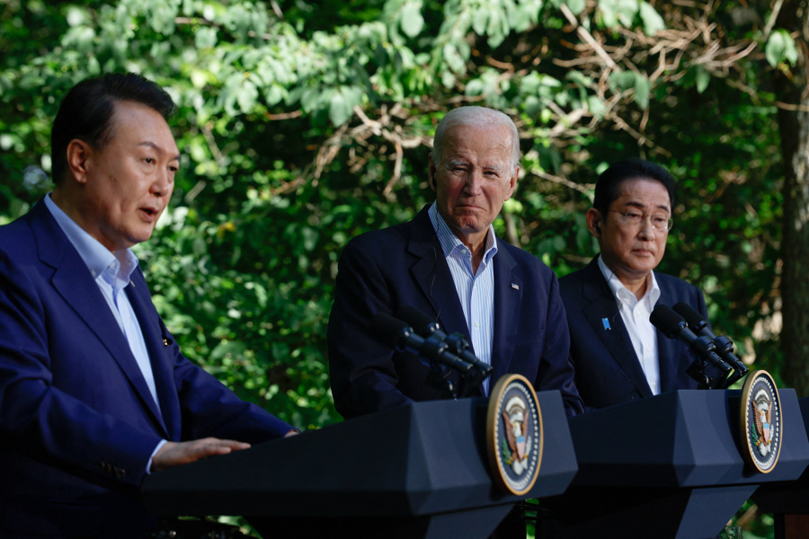 Các nhà lãnh đạo Mỹ - Hàn - Nhật trong hội nghị thượng đỉnh ở Trại David hôm 18/8. Ảnh: Reuters