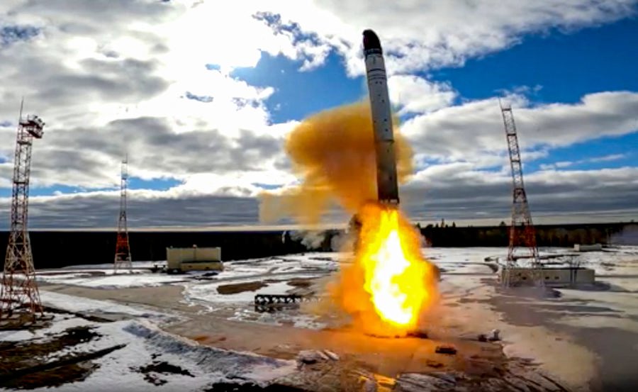 Hình ảnh vụ phóng thử tên lửa đạn đạo liên lục địa Sarmat hay của Nga từ Sân bay vũ trụ Plesetsk ở Arkhangelsk vào ngày 20/4/2022. Ảnh: EPA