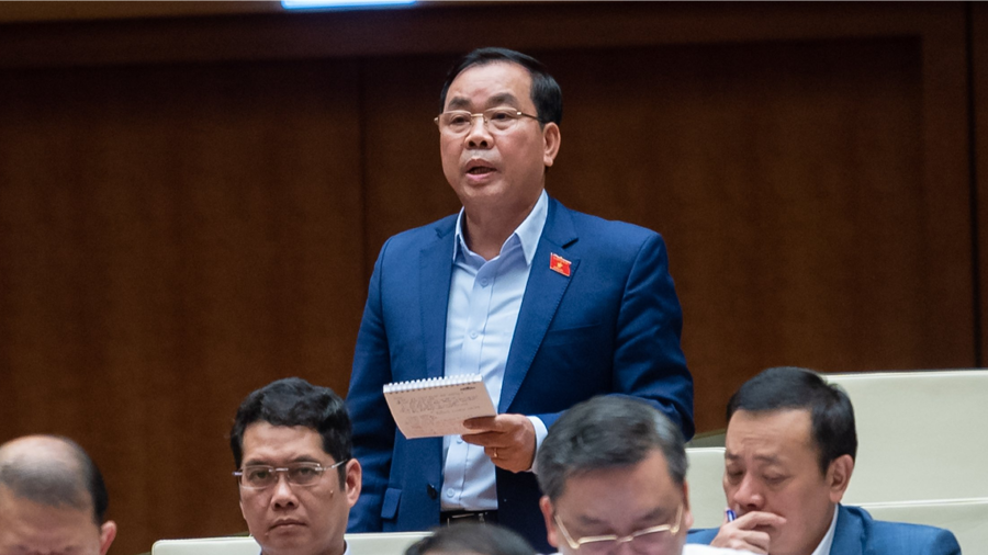 Đại biểu Nguyễn Quang Huân (Đoàn đại biểu Quốc hội tỉnh Bình Dương) phát biểu tại Kỳ họp - Ảnh: Quochoi.vn