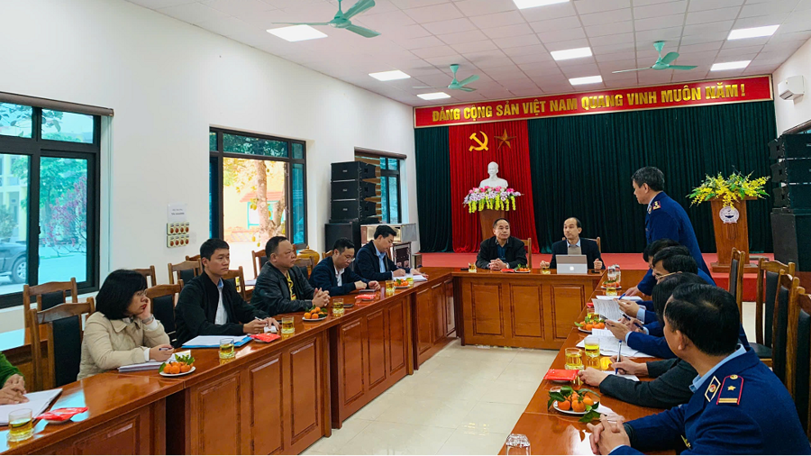 Thiếu tướng Nguyễn Thanh Tùng - Phó Giám đốc Công an TP Hà Nội lắng nghe đại diện cơ sở cai nghiện báo cáo tình hình, chuẩn bị các điều kiện để Công an TP tiếp nhận nhiệm vụ quản lý Nhà nước về cai nghiện ma túy và quản lý sau cai nghiện ma túy