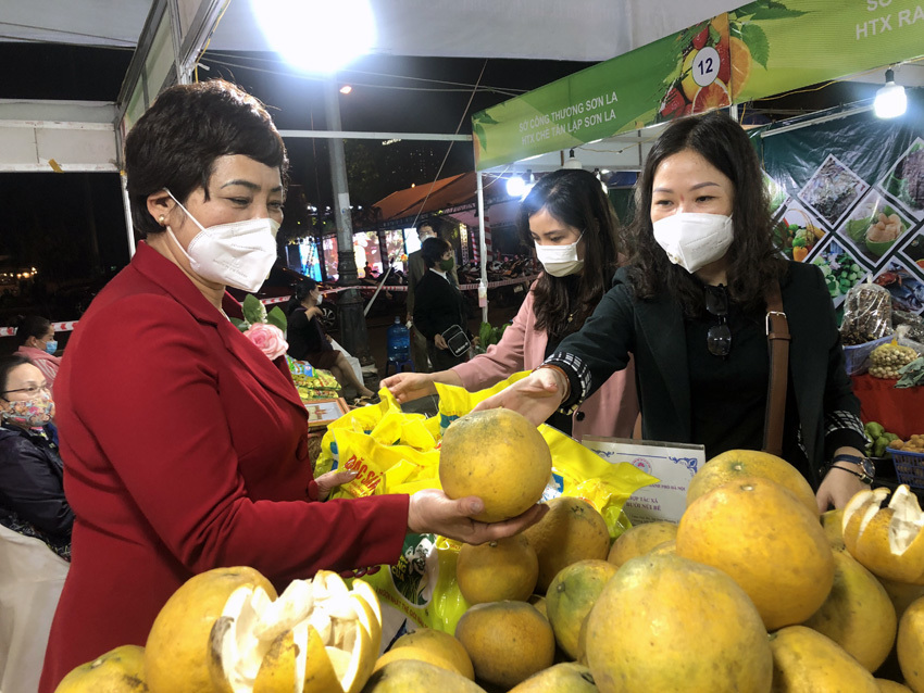 Khai mạc Tuần hàng OCOP Quảng Ninh và nông sản các tỉnh, thành tại Hà Nội 2021 - Ảnh 2
