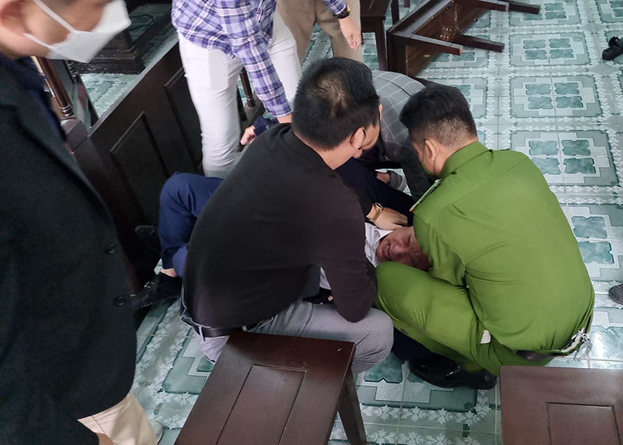 Giám đốc công ty bất động sản ở Đà Nẵng uống thuốc tự tử tại tòa - Ảnh 1