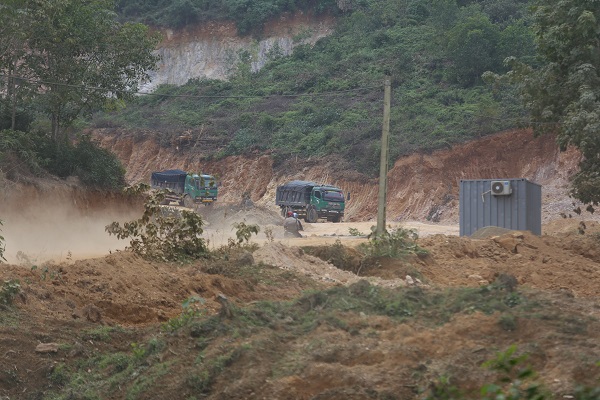 Huyện Can Lộc, Hà Tĩnh: Bị “tuýt còi”, mỏ đất chưa đủ thủ tục vẫn ngang nhiên khai thác - Ảnh 5