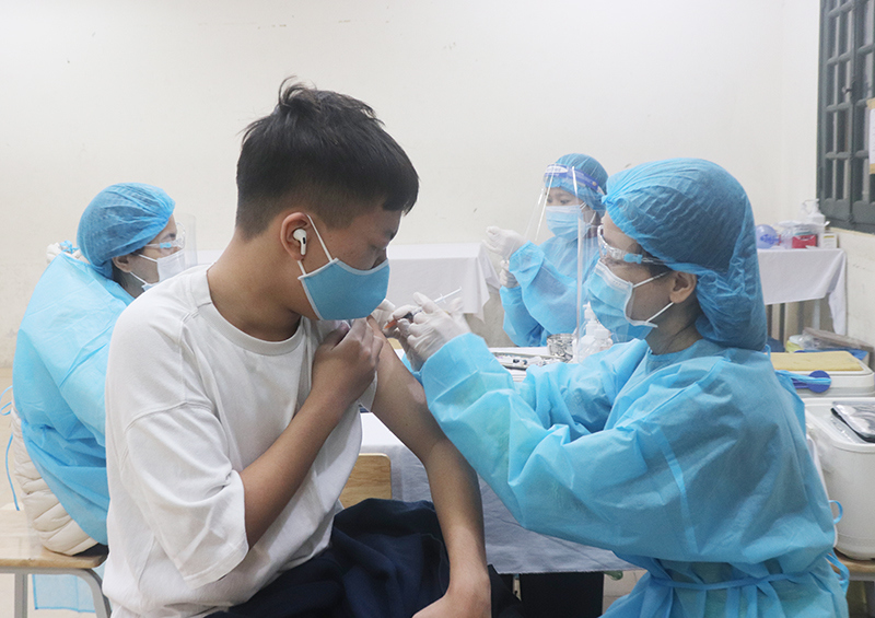 Hà Nội: Hơn 500.000 trẻ từ 12-17 tuổi đã được tiêm vaccine Covid-19 - Ảnh 1