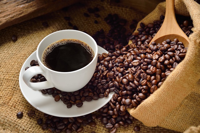 Giá cà phê hôm nay 11/12: Lên xuống thất thường do lo ngại biến thể Omicron và sự chậm trễ cà phê vụ mới - Ảnh 1
