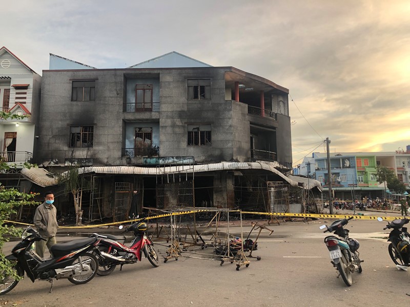 Kiên Giang: Cháy cửa hàng quần áo, 4 người trong gia đình tử vong - Ảnh 1