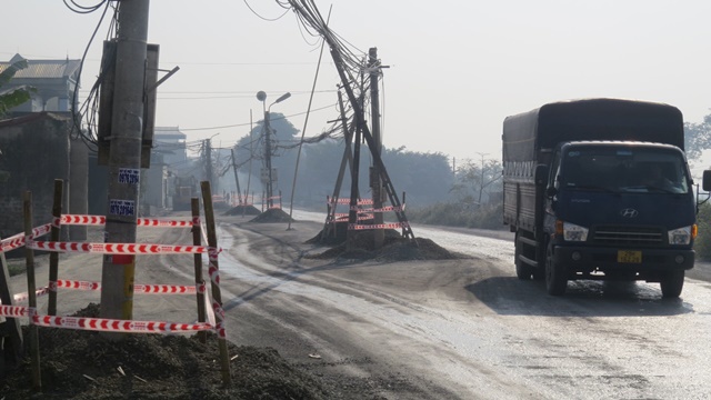 Dự án mở rộng tỉnh lộ 428 đi qua huyện Ứng Hòa: 170 cột điện giữa đường trở thành rào cản - Ảnh 6