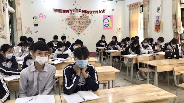 Huyện Mê Linh: Hơn 1.100 học sinh lớp 12 trở lại trường học - Ảnh 1