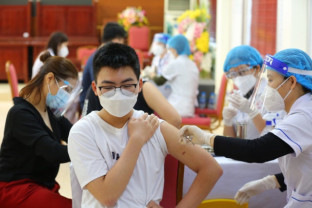 Giám đốc Sở GD&ĐT Hà Nội thông tin lại về hai lô vaccine phòng Covid-19 - Ảnh 1