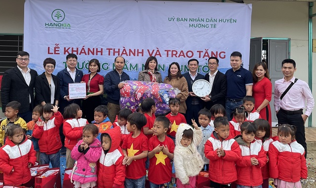 Hội Doanh nghiệp Trẻ Hà Nội trao tặng điểm trường Mầm non bản Đầu Nậm Xả tại huyện Mường Tè - Ảnh 2