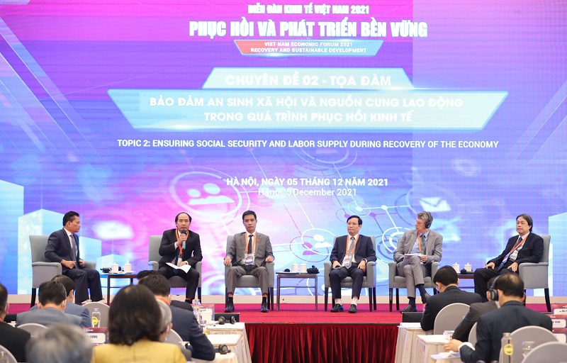 Diễn đàn Kinh tế Việt Nam 2021: Hỗ trợ đào tạo, chuyển đổi nghề cho người lao động - Ảnh 1