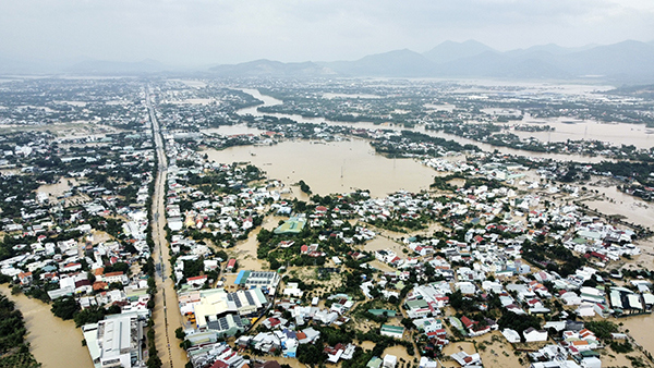 Chuyên gia lý giải nhiều khu vực tại TP Nha Trang ngập sâu khi mưa lớn - Ảnh 1