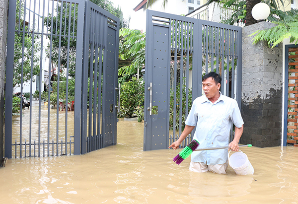 Chuyên gia lý giải nhiều khu vực tại TP Nha Trang ngập sâu khi mưa lớn - Ảnh 3