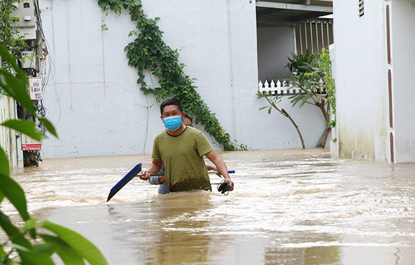Chuyên gia lý giải nhiều khu vực tại TP Nha Trang ngập sâu khi mưa lớn - Ảnh 2