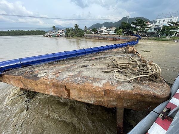 [Ảnh] Khẩn trương khắc phục sự cố vỡ ống cấp nước làm tê liệt khu vực phía Bắc TP Nha Trang - Ảnh 2