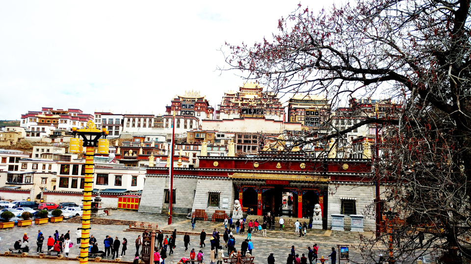 Tu viện mang vẻ đẹp tráng lệ và huyền bí ở Trung Quốc - Ảnh 3