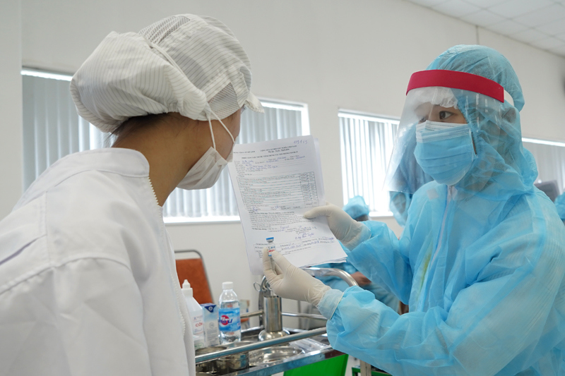 [Ảnh] Tiêm vaccine Covid-19 cho người lao động trong khu công nghiệp ở Hà Nội - Ảnh 4
