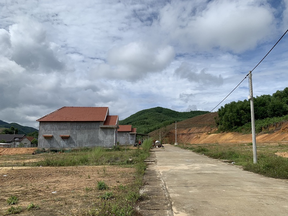 Quảng Ngãi: Hàng loạt bất cập ở khu tái định cư Đồng Tranh - Ảnh 1