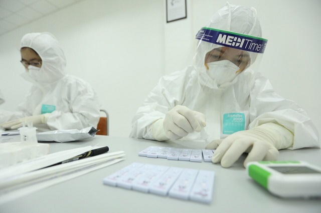Huyện Mê Linh phong tỏa công ty có 12 ca dương tính SARS-CoV-2 tại Khu công nghiệp Quang Minh - Ảnh 1
