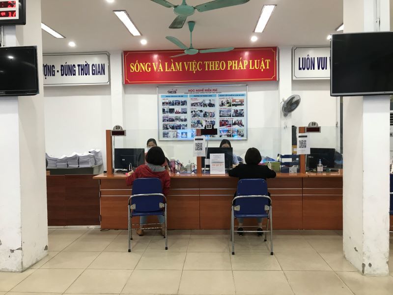 Hà Nội: Số người đến làm thủ tục hưởng bảo hiểm thất nghiệp tăng 30% - Ảnh 2