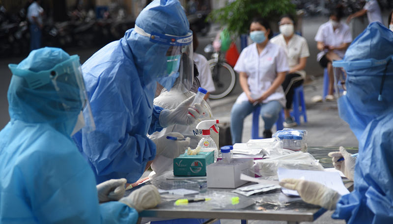 Bộ Y tế đề nghị Hà Nội hỗ trợ Bệnh viện Việt Đức địa điểm cách ly, xét nghiệm - Ảnh 1