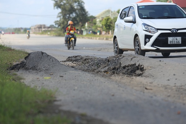 Nghệ An: Gần 2 km đường được đầu tư 290 tỷ đồng, chưa nghiệm thu đã hư hỏng - Ảnh 5