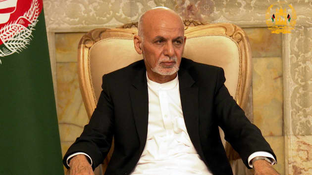 Tổng thống Afghanistan rời khỏi đất nước, Taliban chờ đợi "chuyển giao Kabul trong hòa bình" - Ảnh 1