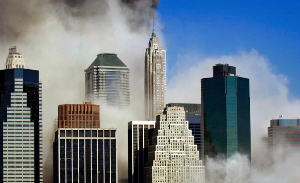 Nhìn lại những khoảnh khắc ám ảnh của thảm kịch 11/9 sau 20 năm - Ảnh 5