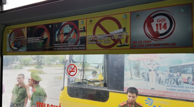 Lạ lẫm với hình ảnh phòng chống cháy nổ trên xe buýt - Ảnh 3