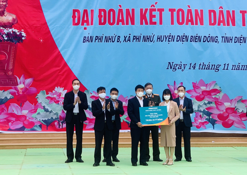 ABBANK tài trợ xây dựng 200 căn nhà Đại đoàn kết cho người dân nghèo tỉnh Điện Biên - Ảnh 1