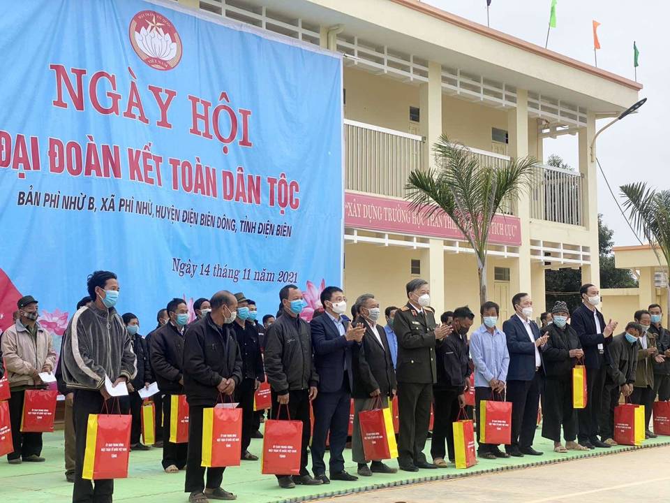 FLC trao tặng 100 căn nhà tình nghĩa tại Điện Biên - Ảnh 1