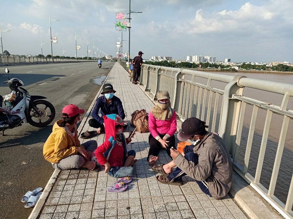 Đồng Nai: "Giải cứu" một gia đình 5 người đi bộ 3 ngày đêm tìm đường về Tây Ninh - Ảnh 1