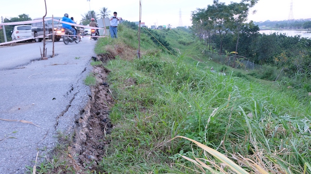 Hà Nội: Cận cảnh hàng loạt sự cố đê điều nghiêm trọng do ảnh hưởng mưa bão - Ảnh 4