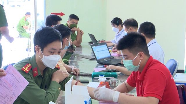 Công an huyện Thường Tín với “Giọt máu nghĩa tình - chung tay đẩy lùi đại dịch Covid-19” - Ảnh 2