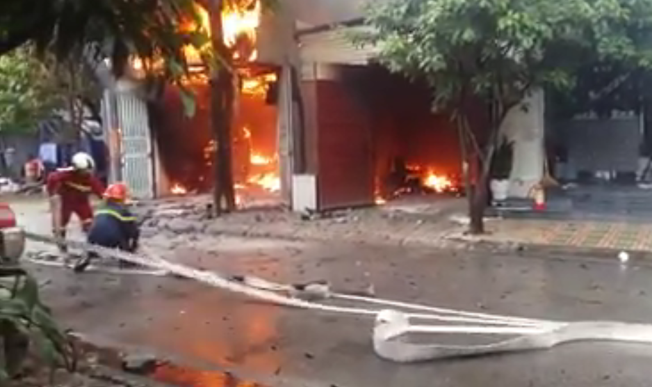 Hà Nội: Cháy lớn tại khu tái định cư Yên Sở, 2 căn nhà bị thiêu rụi - Ảnh 2
