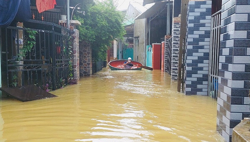 Quảng Ngãi: Giao thông, thủy lợi bị thiệt hại nặng nề do mưa lũ - Ảnh 4