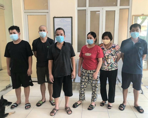 Hà Nội: Tụ tập đánh bạc tại nhà, 6 đối tượng bị bắt giữ - Ảnh 2