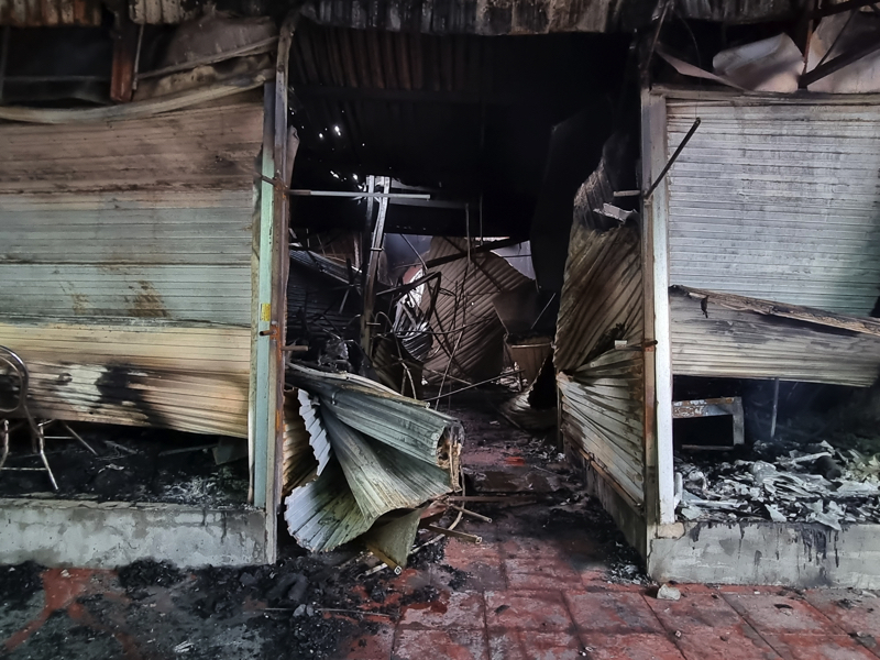 Tiểu thương điêu đứng sau vụ cháy tại chợ Trung tâm Núi Đèo, Thuỷ Nguyên - Ảnh 1