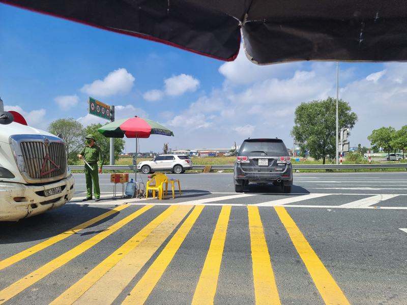 Hải Phòng: Vì sao hàng trăm lượt phương tiện đến Hải Phòng vẫn phải quay đầu? - Ảnh 1