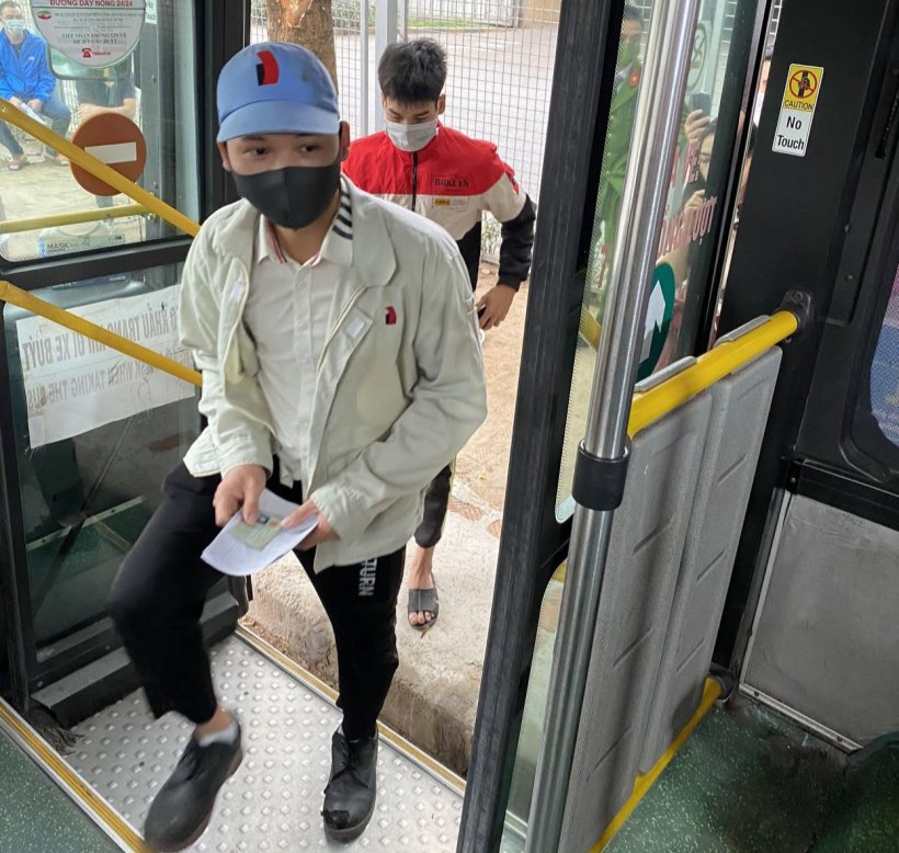 Hà Nội: Cấp căn cước công dân gắn chíp trên xe buýt lưu động - Ảnh 4
