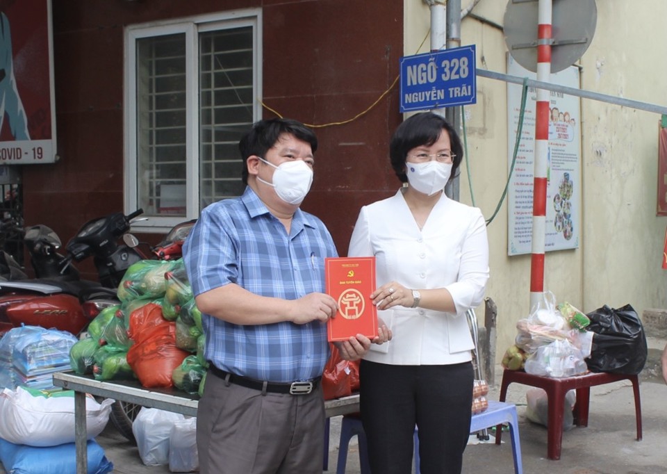 Trưởng ban Tuyên giáo Thành ủy Bùi Huyền Mai: Quận Thanh Xuân tiếp tục rà soát, không bỏ sót đối tượng cần hỗ trợ - Ảnh 2