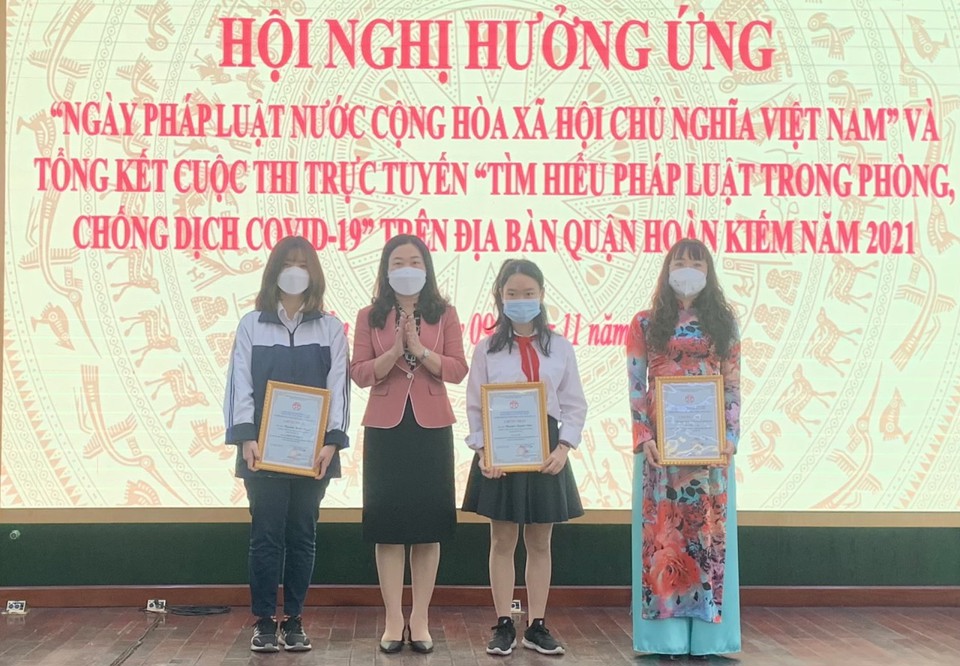 Quận Hoàn Kiếm hưởng ứng Ngày Pháp luật Việt Nam - Ảnh 1