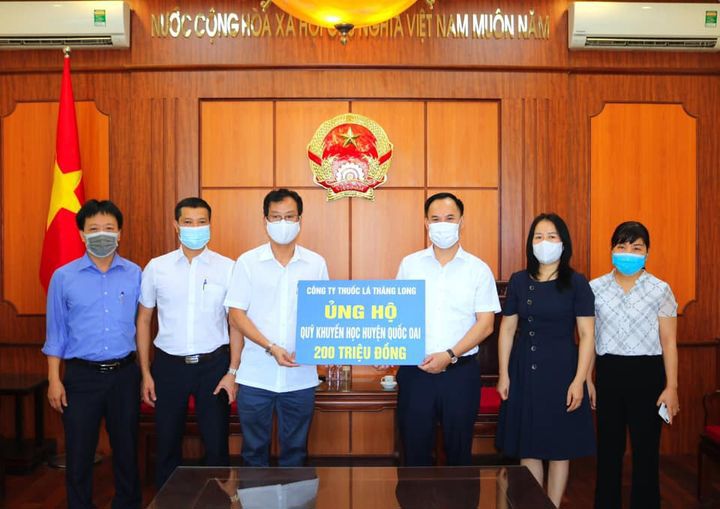 Công ty Thuốc lá Thăng Long hỗ trợ 200 triệu đồng cho quỹ khuyến học huyện Quốc Oai - Ảnh 1