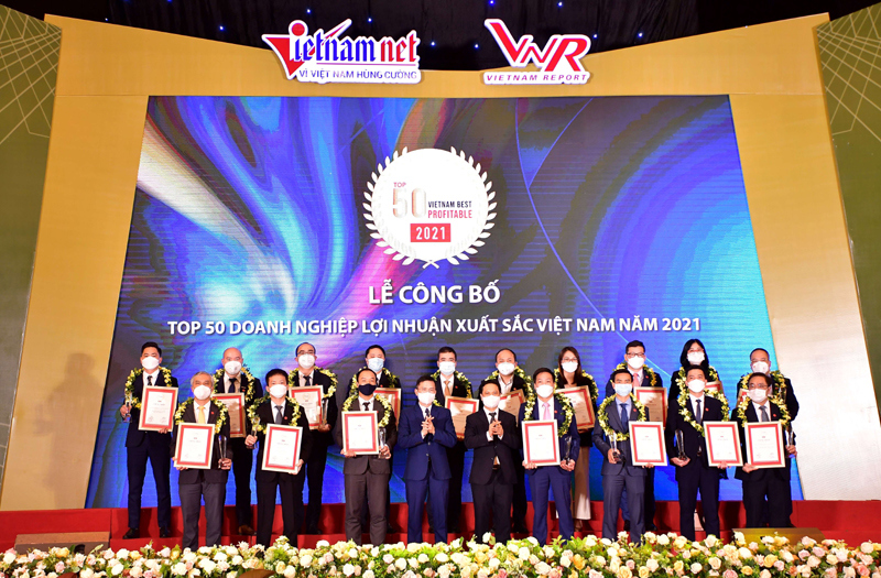 Vietcombank tiếp tục dẫn đầu các ngân hàng trong top 500 doanh nghiệp lợi nhuận tốt nhất Việt Nam năm 2021 - Ảnh 2