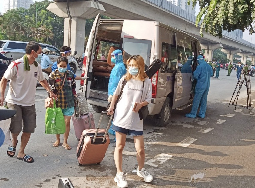 Hà Nội: Gần 1.300 người dân khu vực phong tỏa Thanh Xuân Trung trở về nhà - Ảnh 3