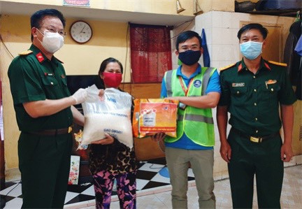 MB trao 90 tấn gạo hỗ trợ nhân dân TP Hồ Chí Minh vượt khó chống dịch - Ảnh 1