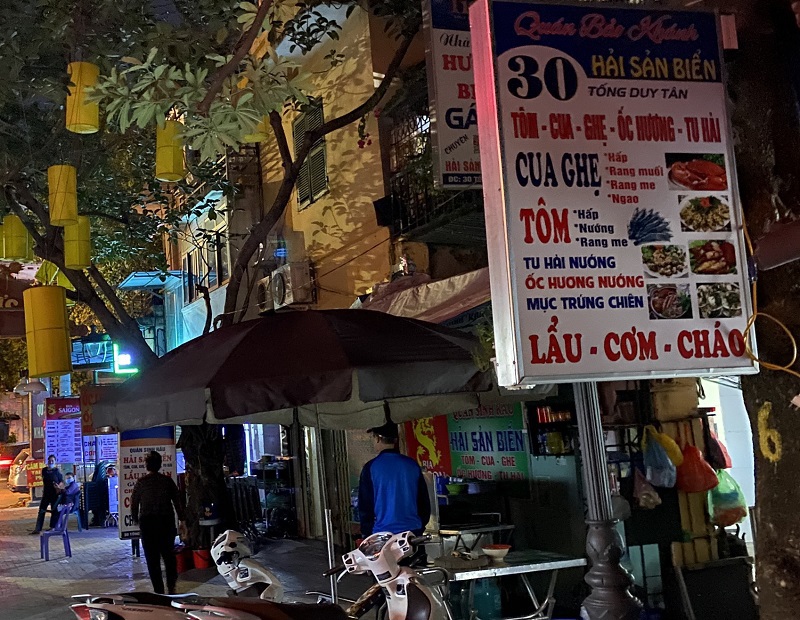 Quận Hoàn Kiếm: Kiểm tra, xử phạt nhà hàng vẫn chào mời khách sau 21 giờ đêm - Ảnh 7