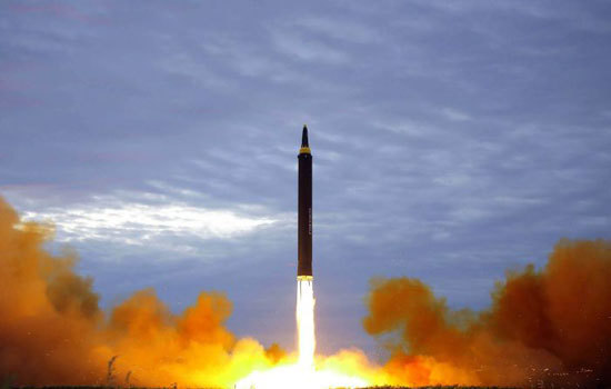 Triều Tiên chuẩn bị thử tên lửa tầm xa có thể vươn tới lãnh thổ Mỹ - Ảnh 1