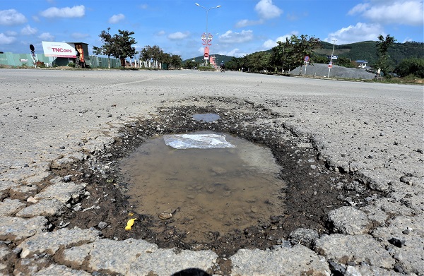 Nghệ An: Gần 2 km đường được đầu tư 290 tỷ đồng, chưa nghiệm thu đã hư hỏng - Ảnh 4