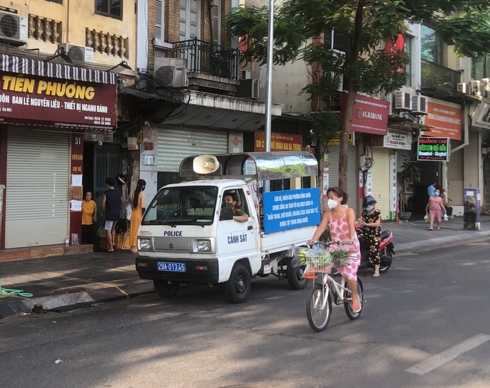 Quận Hai Bà Trưng: Người dân đăng ký và cam kết thực hiện "Gia đình an toàn Covid-19" - Ảnh 3